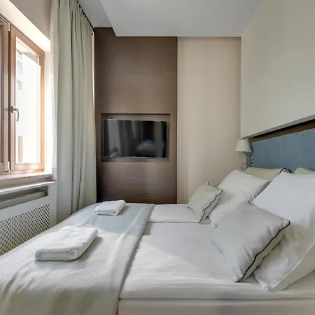 Blue Marlin Z Ogrodem By Grand *