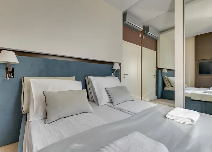 Blue Marlin Z Ogrodem By Grand